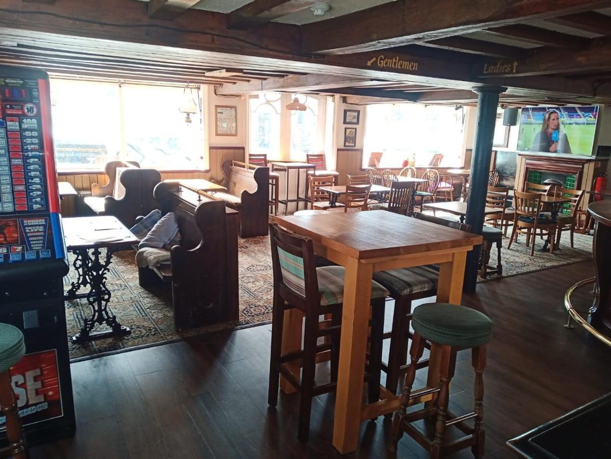 ホテル The Royal Oak ウェーマス エクステリア 写真