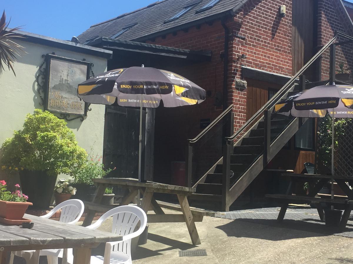 ホテル The Royal Oak ウェーマス エクステリア 写真
